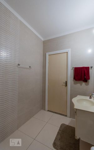 Casa à venda com 300m², 3 quartos e 3 vagas Casa à venda com 300m², 3 quartos e 3 vagasBanheiro 2
