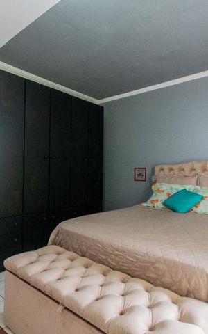 Casa à venda com 300m², 3 quartos e 3 vagas Casa à venda com 300m², 3 quartos e 3 vagasQuarto 1