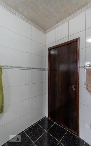 Casa à venda com 300m², 3 quartos e 3 vagas Casa à venda com 300m², 3 quartos e 3 vagasBanheiro 1