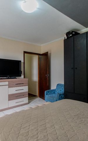 Casa à venda com 300m², 3 quartos e 3 vagas Casa à venda com 300m², 3 quartos e 3 vagasQuarto 1