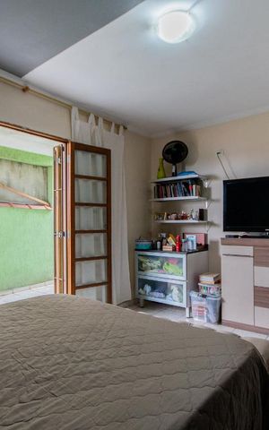 Casa à venda com 300m², 3 quartos e 3 vagas Casa à venda com 300m², 3 quartos e 3 vagasQuarto 1
