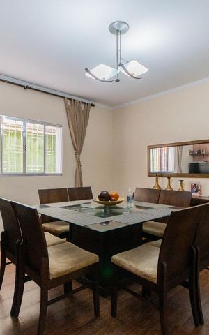 Casa à venda com 300m², 3 quartos e 3 vagas Casa à venda com 300m², 3 quartos e 3 vagasSala de Jantar