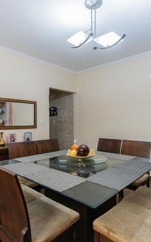 Casa à venda com 300m², 3 quartos e 3 vagas Casa à venda com 300m², 3 quartos e 3 vagasSala de Jantar