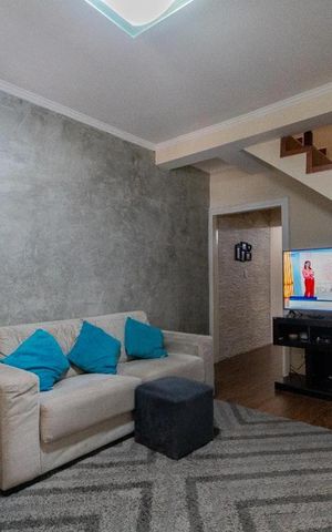 Casa à venda com 300m², 3 quartos e 3 vagas Casa à venda com 300m², 3 quartos e 3 vagasSala