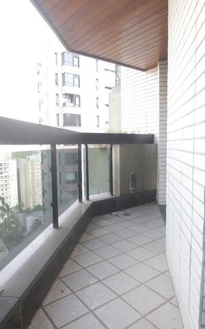 Apartamento à venda com 305m², 4 quartos e 5 vagasVaranda