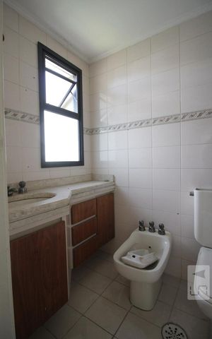 Apartamento à venda com 305m², 4 quartos e 5 vagasBanheiro da suíte 2