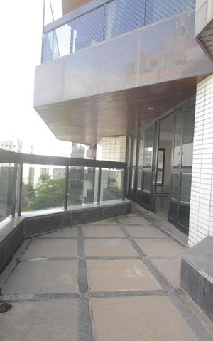 Apartamento à venda com 305m², 4 quartos e 5 vagasVaranda