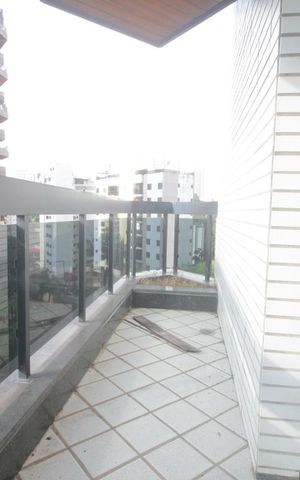 Apartamento à venda com 305m², 4 quartos e 5 vagasVaranda