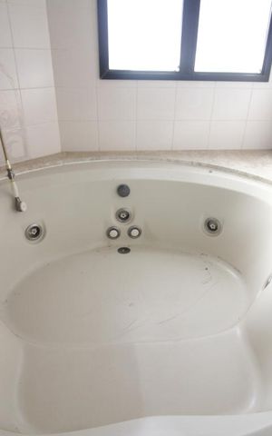 Apartamento à venda com 305m², 4 quartos e 5 vagasBanheira
