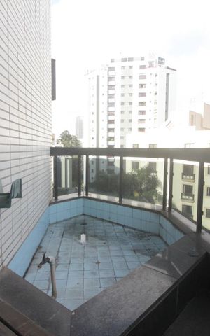 Apartamento à venda com 305m², 4 quartos e 5 vagasVaranda