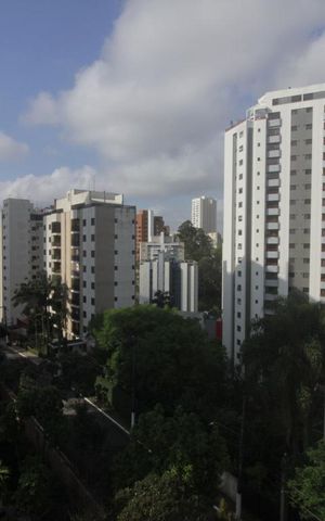 Apartamento à venda com 305m², 4 quartos e 5 vagasVista da suíte 1