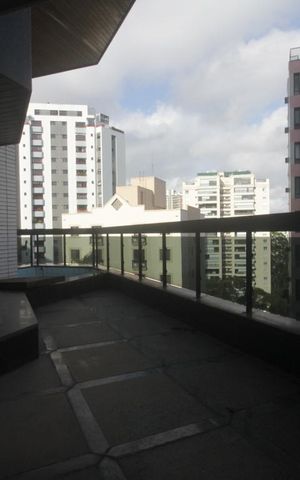 Apartamento à venda com 305m², 4 quartos e 5 vagasVaranda