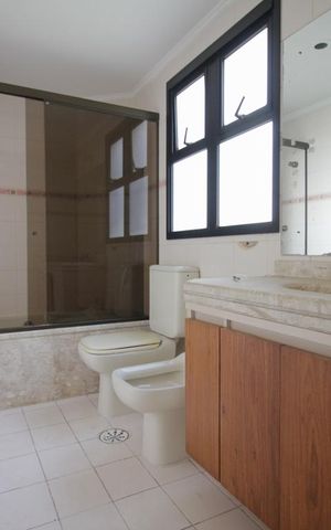 Apartamento à venda com 305m², 4 quartos e 5 vagasBanheiro da suíte 3