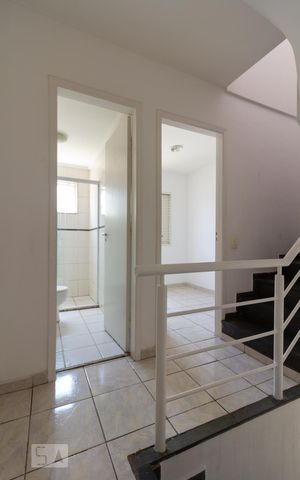 Casa para alugar com 95m², 3 quartos e 2 vagas Casa para alugar com 95m², 3 quartos e 2 vagasHall Quartos