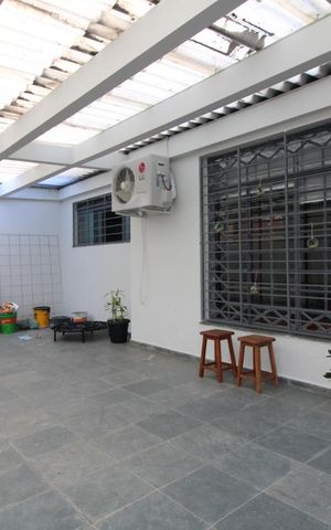 Casa à venda com 225m², 3 quartos e 3 vagasFachada