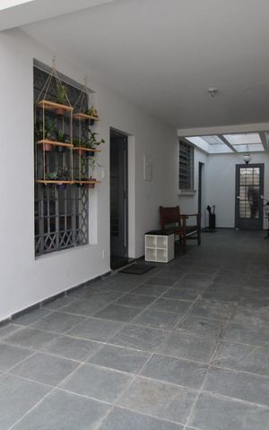 Casa à venda com 225m², 3 quartos e 3 vagasFachada e garagem