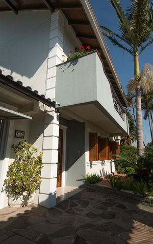 Casa à venda com 680m², 3 quartos e 2 vagasFachada