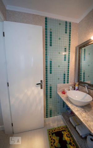 Casa à venda com 680m², 3 quartos e 2 vagasLavabo