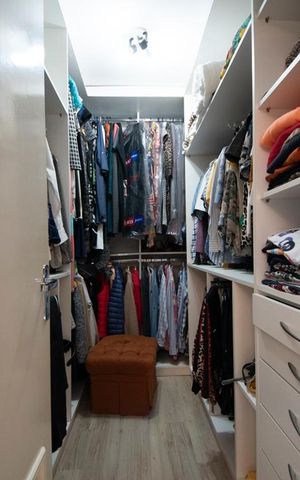 Casa à venda com 680m², 3 quartos e 2 vagasCloset da suíte