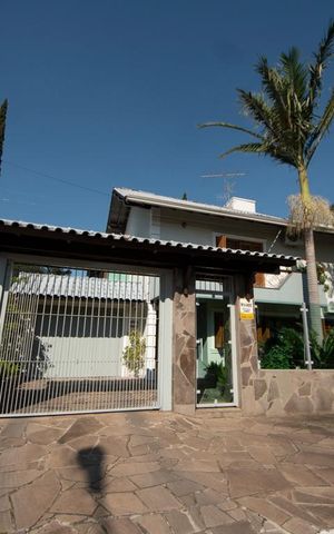 Casa à venda com 680m², 3 quartos e 2 vagasFachada