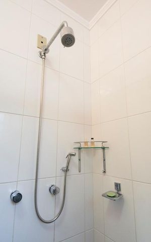 Casa à venda com 680m², 3 quartos e 2 vagasBanheiro 3