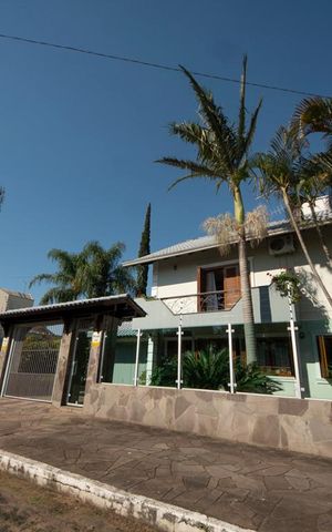 Casa à venda com 680m², 3 quartos e 2 vagasFachada