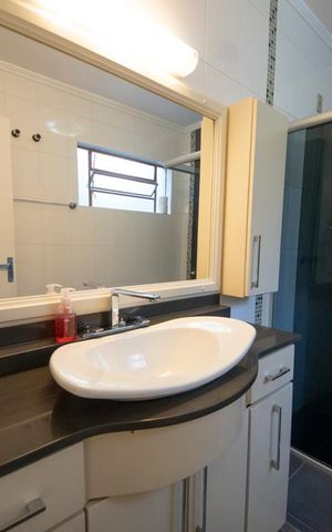 Casa à venda com 680m², 3 quartos e 2 vagasBanheiro 3