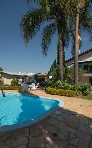 Casa à venda com 680m², 3 quartos e 2 vagasPiscina