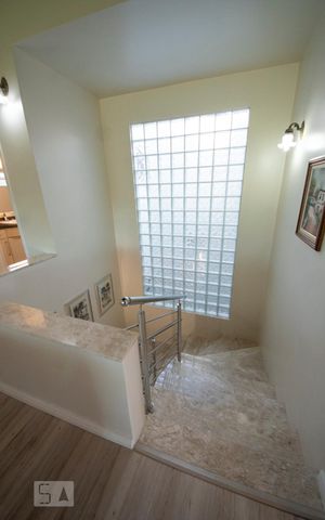 Casa à venda com 680m², 3 quartos e 2 vagasEscada