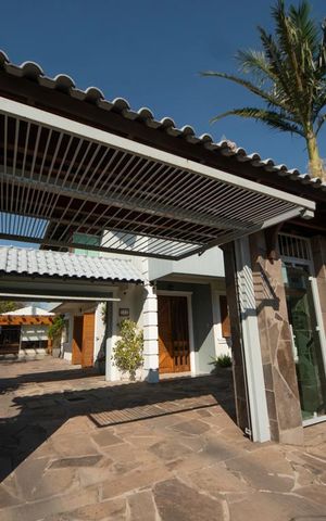 Casa à venda com 680m², 3 quartos e 2 vagasFachada