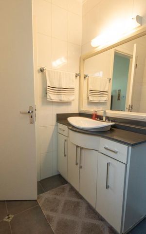 Casa à venda com 680m², 3 quartos e 2 vagasBanheiro 3