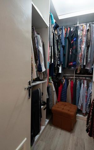 Casa à venda com 680m², 3 quartos e 2 vagasCloset da suíte