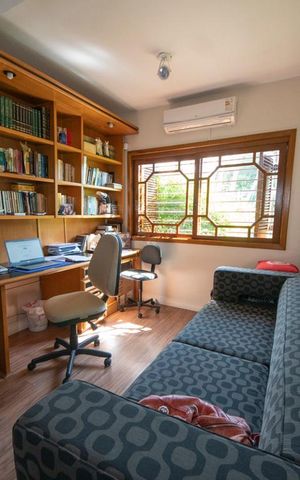 Casa à venda com 680m², 3 quartos e 2 vagasEscritório