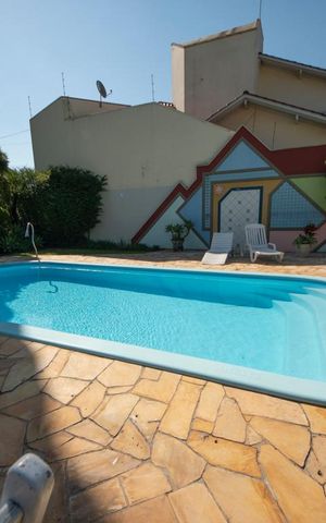 Casa à venda com 680m², 3 quartos e 2 vagasPiscina
