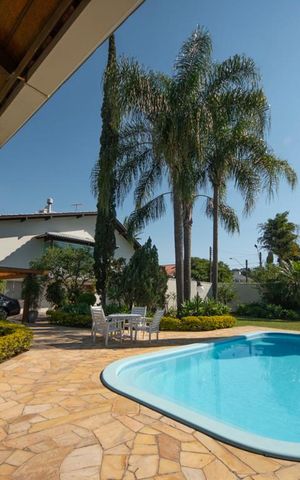 Casa à venda com 680m², 3 quartos e 2 vagasPiscina
