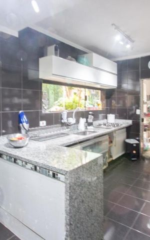 Casa à venda com 340m², 4 quartos e 3 vagasCozinha