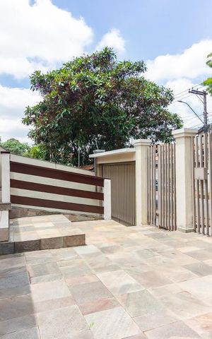 Casa à venda com 340m², 3 quartos e 6 vagasFachada