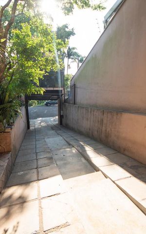 Casa à venda com 350m², 5 quartos e 3 vagasGaragem