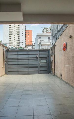 Casa à venda com 190m², 4 quartos e 4 vagas Casa à venda com 190m², 4 quartos e 4 vagasGaragem