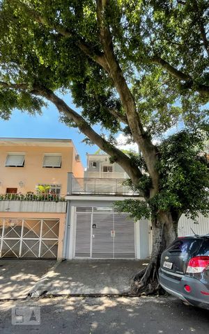 Casa à venda com 268m², 3 quartos e 1 vaga Casa à venda com 268m², 3 quartos e 1 vagaFachada