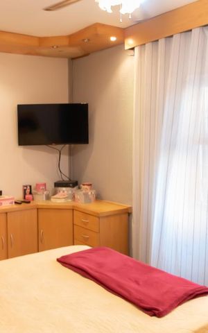 Casa à venda com 250m², 8 quartos e 2 vagas Casa à venda com 250m², 8 quartos e 2 vagasCasa 1 - Suite 1