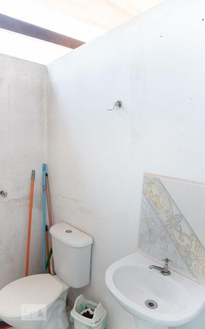 Casa à venda com 250m², 8 quartos e 2 vagas Casa à venda com 250m², 8 quartos e 2 vagasCasa 1 -:Lavabo da Churrasqueira