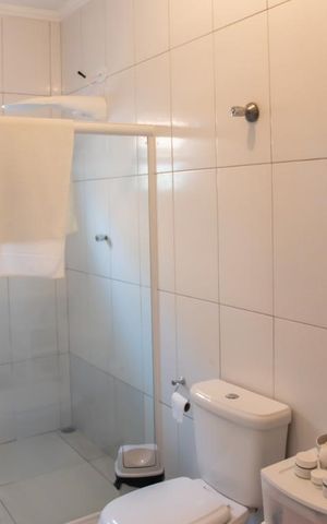 Casa à venda com 250m², 8 quartos e 2 vagas Casa à venda com 250m², 8 quartos e 2 vagasCasa 1 - Banheiro da Suite 1