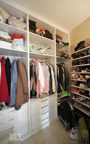 Apartamento para alugar com 159m², 3 quartos e 3 vagasCloset