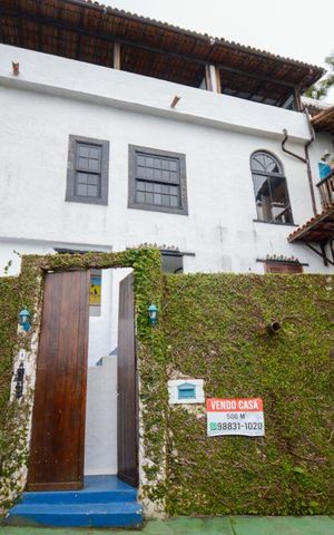 Casa à venda com 500m², 6 quartos e sem vaga Casa à venda com 500m², 6 quartos e sem vagaFachada