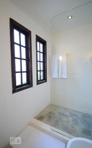 Casa à venda com 500m², 6 quartos e sem vaga Casa à venda com 500m², 6 quartos e sem vagaBanheiro da Suíte 1