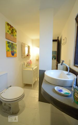 Casa à venda com 500m², 6 quartos e sem vaga Casa à venda com 500m², 6 quartos e sem vagaBanheiro Social