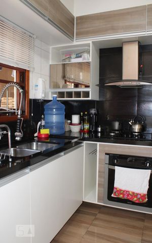Casa à venda com 92m², 2 quartos e 1 vagaCozinha - Armários