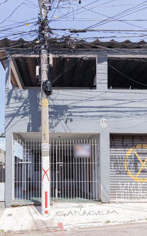 Casa à venda com 80m², 1 quarto e 1 vaga Casa à venda com 80m², 1 quarto e 1 vagaFachada