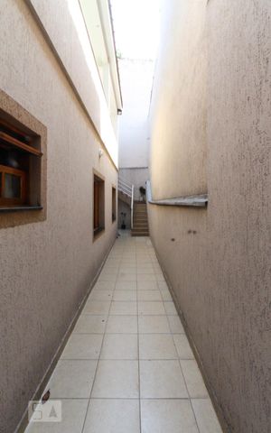 Casa à venda com 160m², 2 quartos e 4 vagasCorredor externo